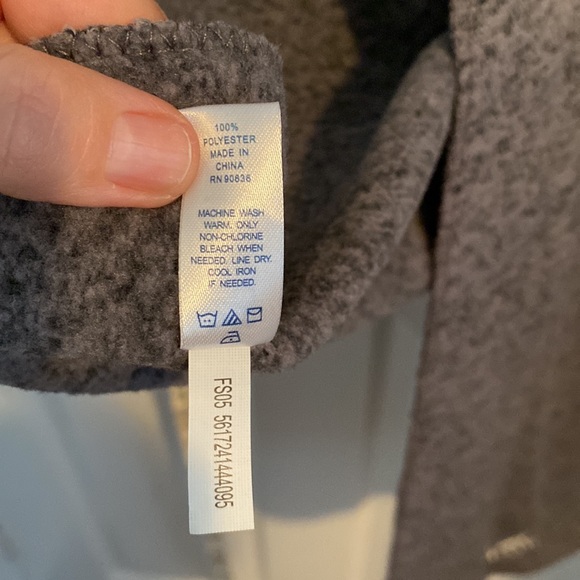 NwoT Grey Scarf from feature Film The Boy Next Door - Picture 5 of 6